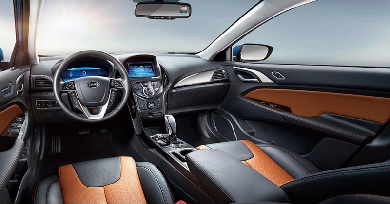 Уже в «базе» Qin EV300 оснащен системами…