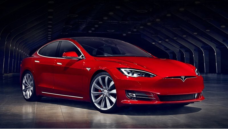Передняя часть хэтчбека Model S теперь выдержана…