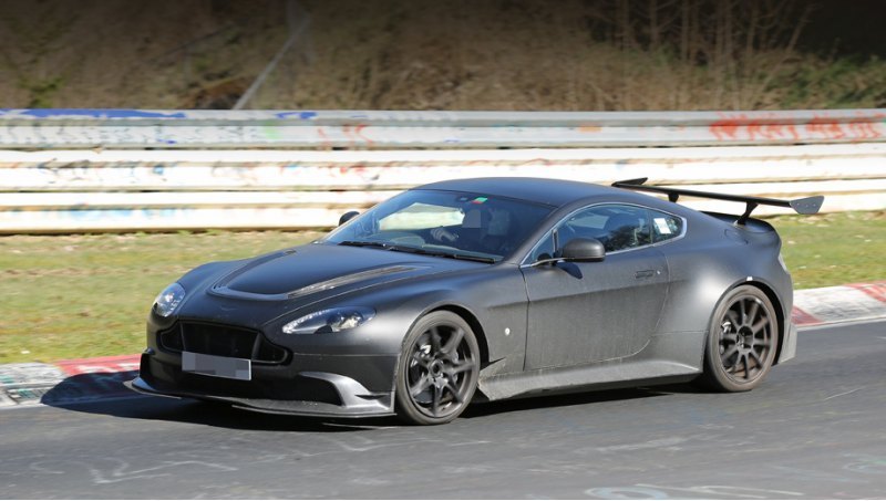 Капот GT8 получил длинные вентиляционные прорези,…
