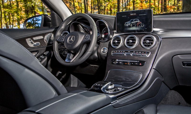Автомобили марки Mercedes традиционно входят в…