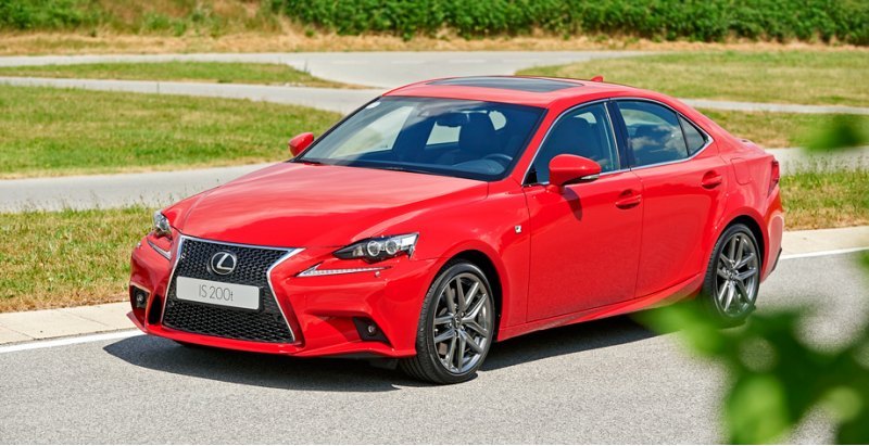 В России седан Lexus IS предлагается с…