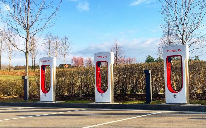 Согласно планам компании Tesla, до конца года…