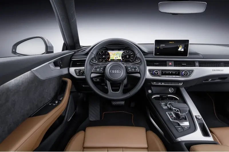 После седана Audi А4 салон двухдверки А5 уже не…