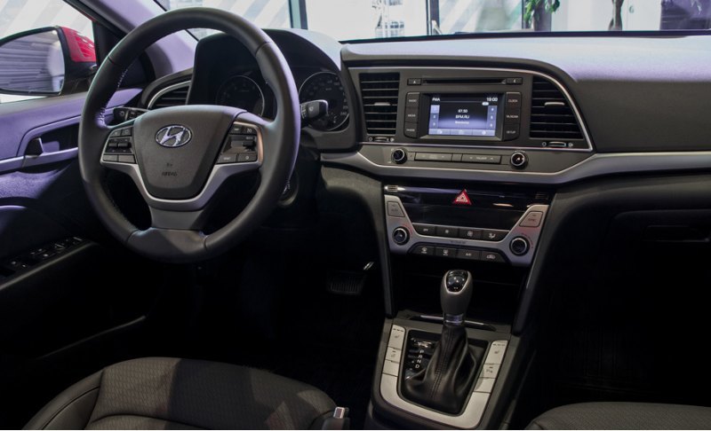 В дорогих версиях Elantra оснащается…