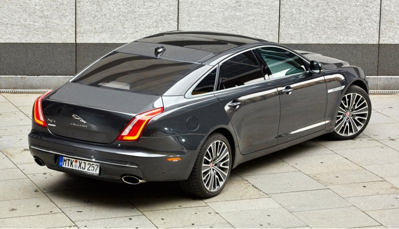 Флагманский Jaguar XJ сейчас стоит от 4 917 000…