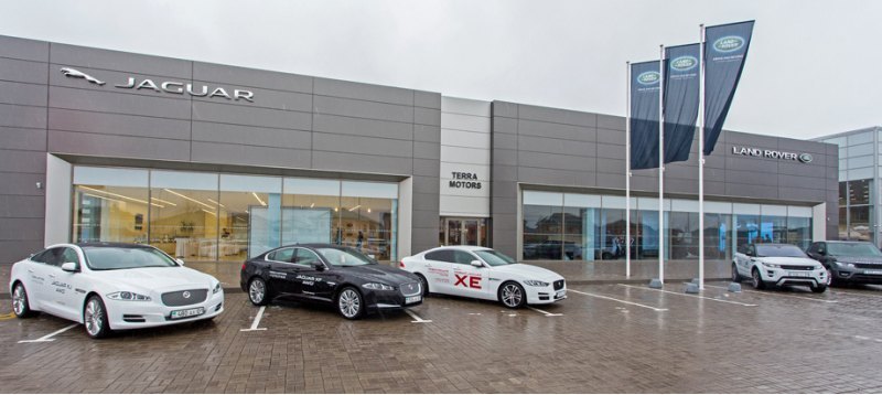 На данный момент у концерна JLR 55 дилеров — 51…