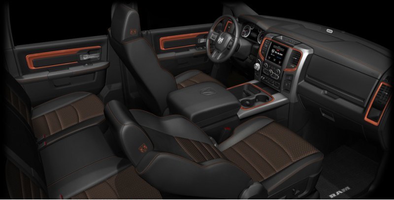 В салоне Ignition Orange — оранжевые вышивка и…
