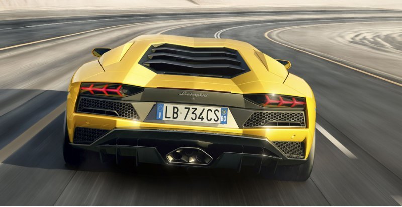 Как и предшественник, Aventador S обладает…