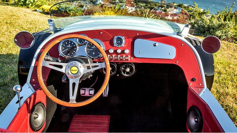 Имеются АБС, суппорты Brembo, кондиционер,…