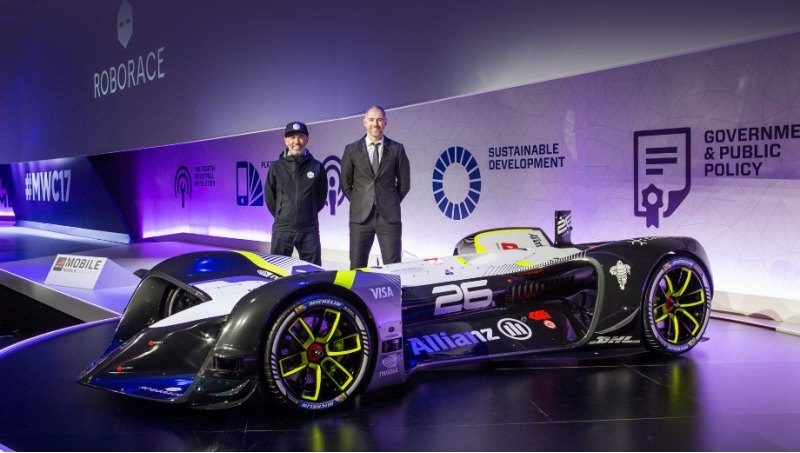 Автомобиль представили глава Roborace, российский…