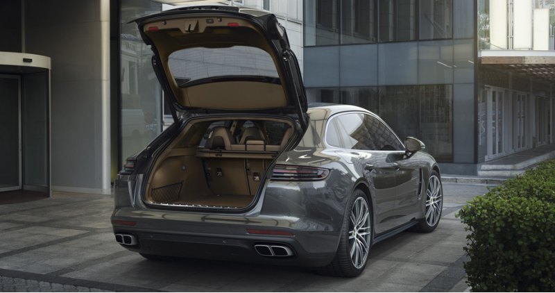 Погрузку вещей облегчает низкий бортик (628 мм от земли). Объем багажника (520 л) — на 20 л больше,…