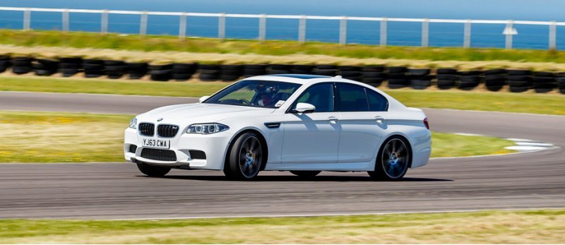 Пример повышенного налога — седан BMW M5: за его…
