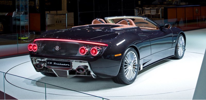 Новейшая модель бренда — спайдер Spyker C8…