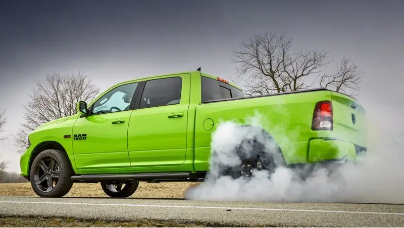 Модель RAM 1500 Sublime Sport доступна только с…