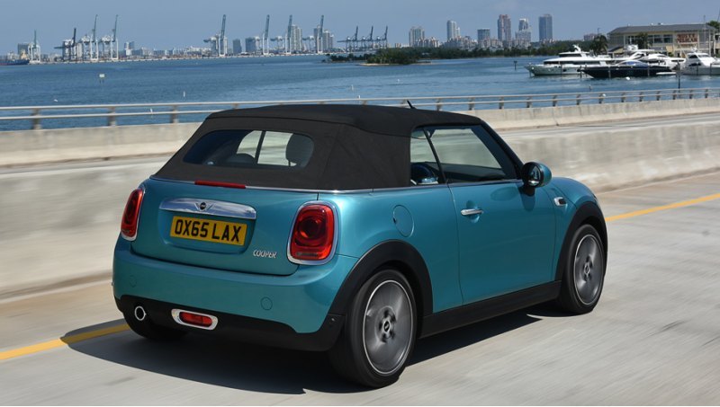 Трехцилиндровый Cooper Cabrio массой 1305 кг…