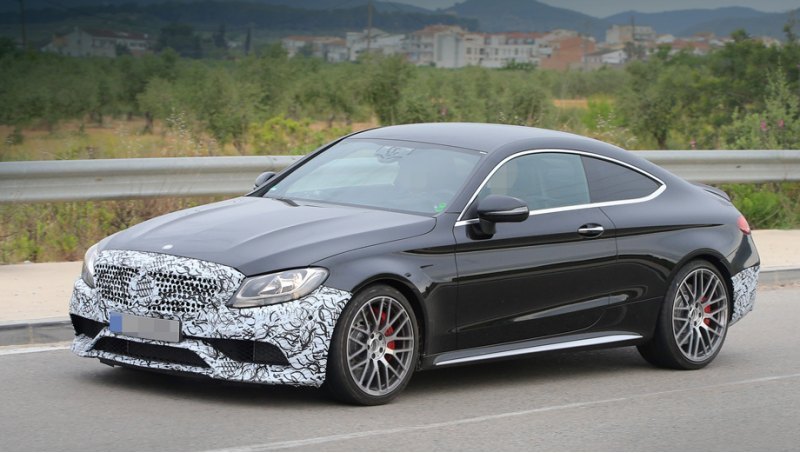 В России семейство Mercedes-AMG C 63 представлено…