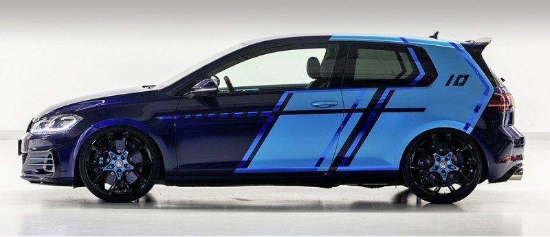 Машина окрашена в два основных цвета: спереди и…