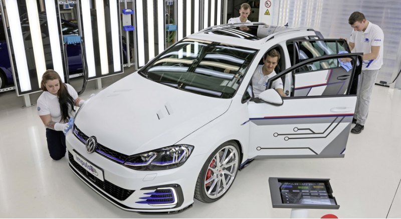 Для универсала студенты изготовили капот с…