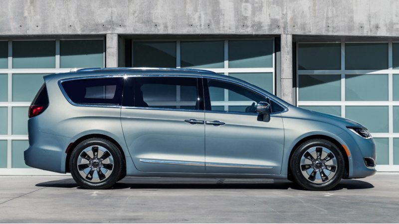 Переднеприводный Chrysler Pacifica Hybrid,…