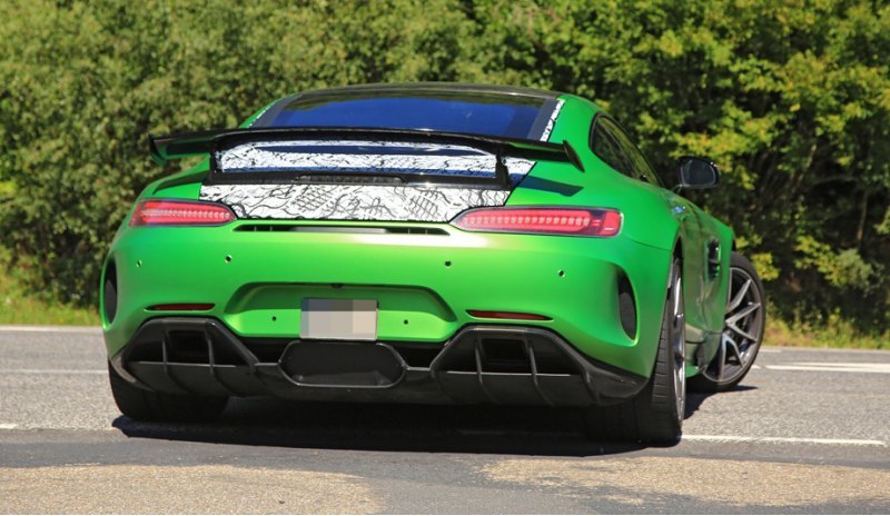 Внешне машина напоминает обычный Mercedes-AMG GT…