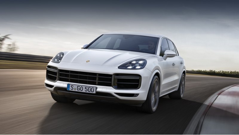 Спереди Turbo-вариант Кайена можно отличить по…