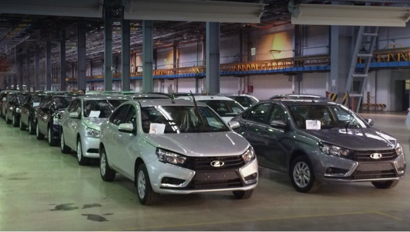 Российский рынок легковых автомобилей постепенно…
