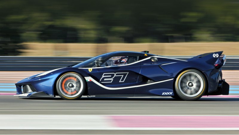 Просто гиперкар FXX K (на фото) выпущен тиражом…