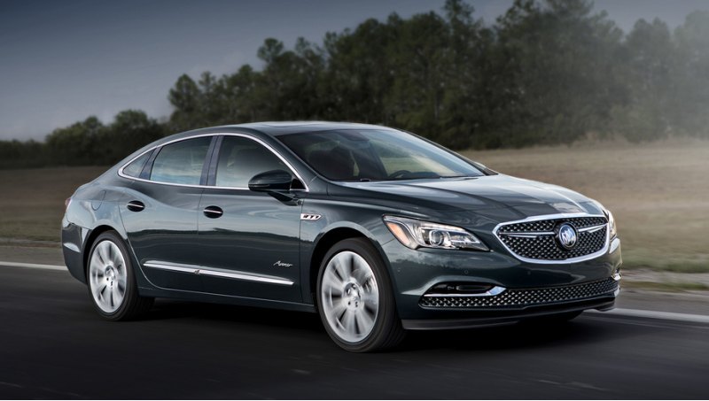 Внешне Buick LaCrosse Avenir отличается от…