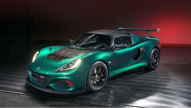 На фирменном кольце в Хетеле Exige Cup 430…