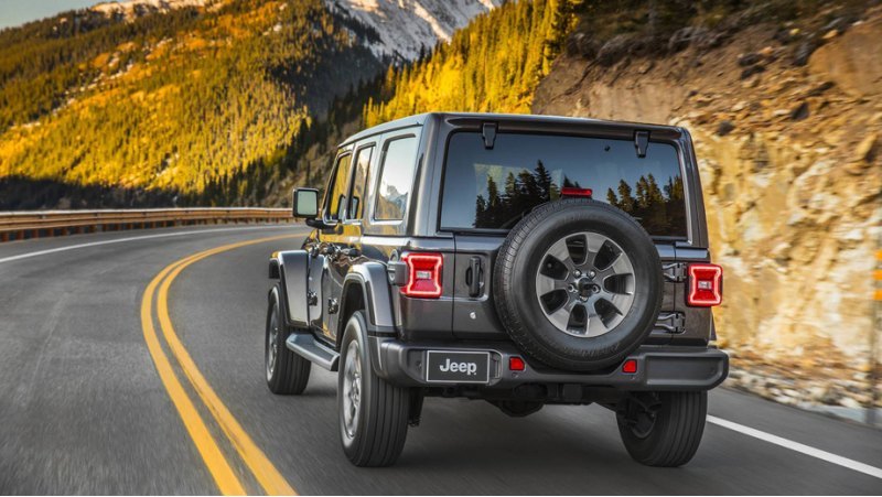 В сравнимых комплектациях новый Wrangler на 90 кг…