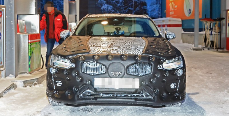 Фары по форме повторяют оптику XC60, а вот бампер…