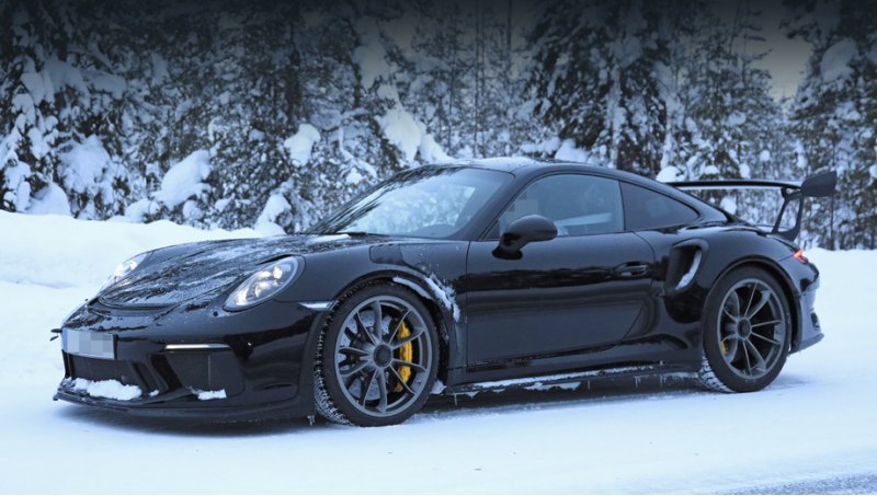 Спереди RS-версия сделана похожей на «просто» 911…