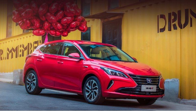 Яркая пятидверка Eado XT, дебютировавшая в Пекине…