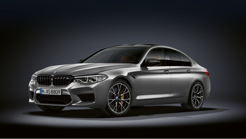 Четырёхдверная модель M5 Competition на 25…