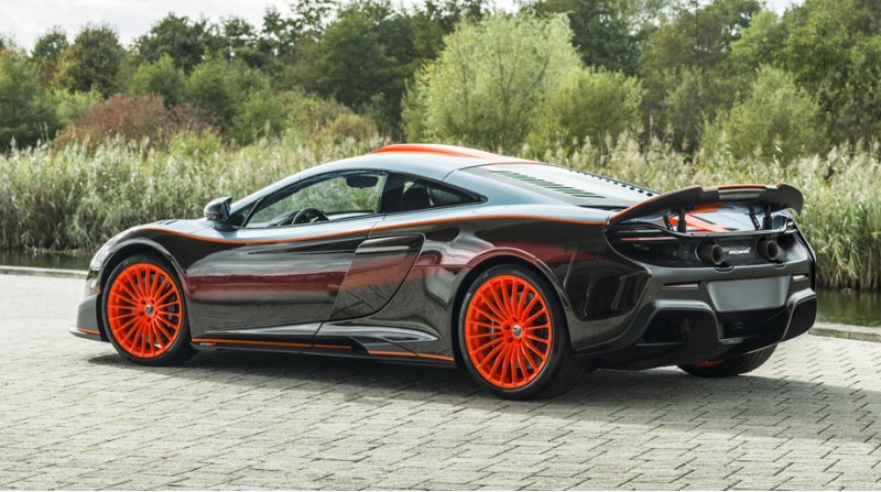 У купе 675LT выхлопные патрубки размещены над…