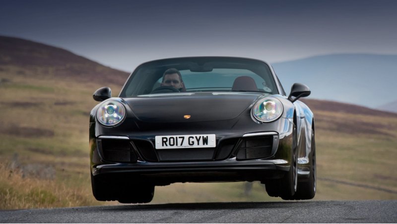 Porsche 911 текущей генерации находится на…