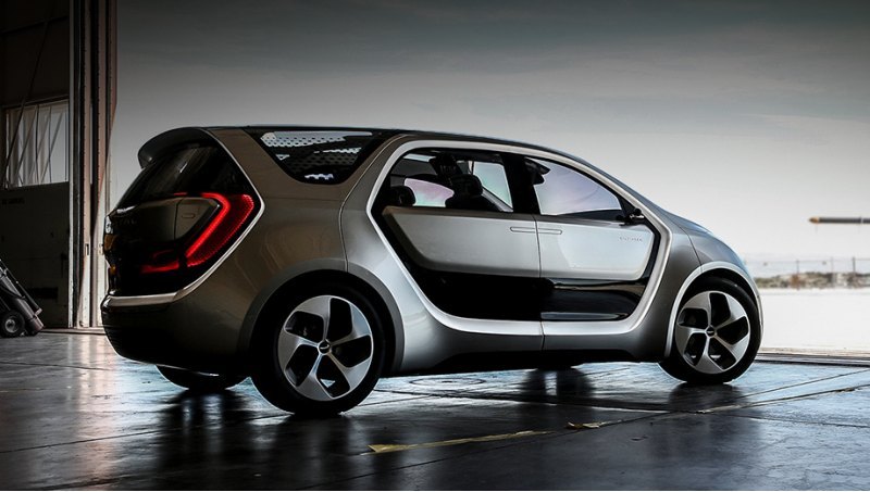Шоу-кар Chrysler Portal во время презентации в…
