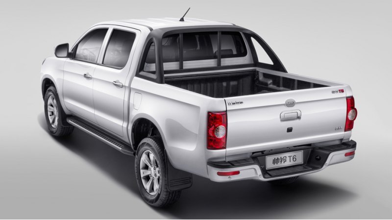 По габаритам JAC T6 очень близок к Тойоте Hilux.…