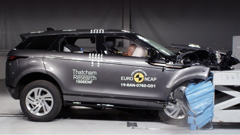 Кроссовер Evoque был испытан в базовом оснащении…