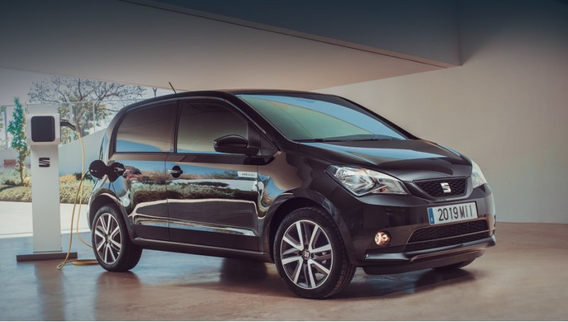 Шильдик Mii electric на корме, наклейки с той же…