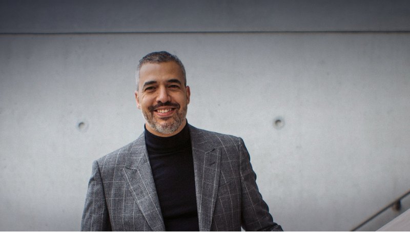 Уроженцу Испании 43 года. Изучив основы промдизайна в Валенсии, Хорхе поступил в Королевский…