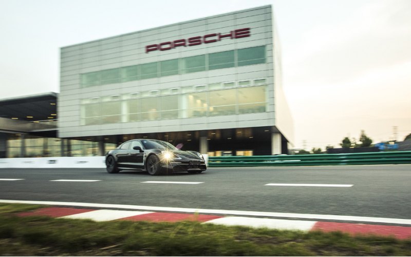 Шанхайский Porsche Experience Centre молод: его…
