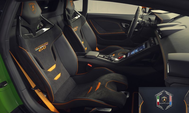 В салоне Уракана Evo GT Celebration дебютировали…