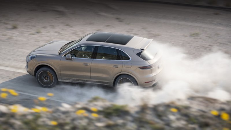Модель Cayenne Turbo S E-Hybrid располагает…