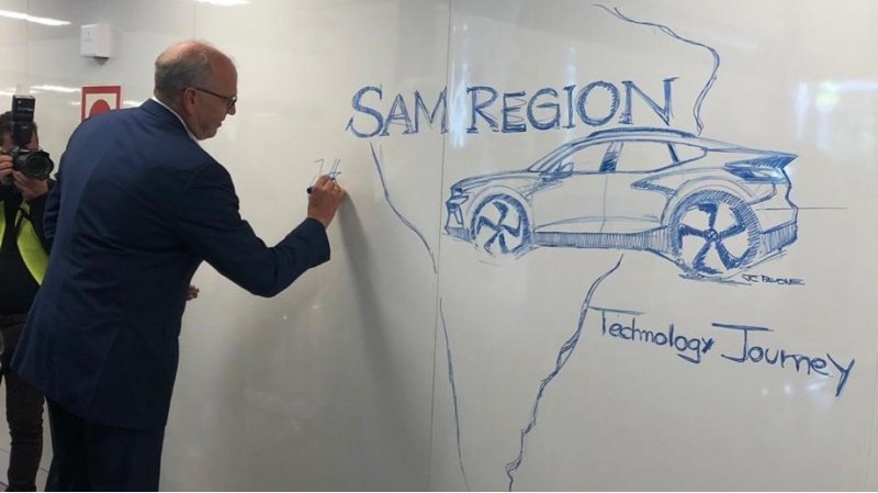 Вот такой тизер выложил в Twitter топ-менеджер VW…