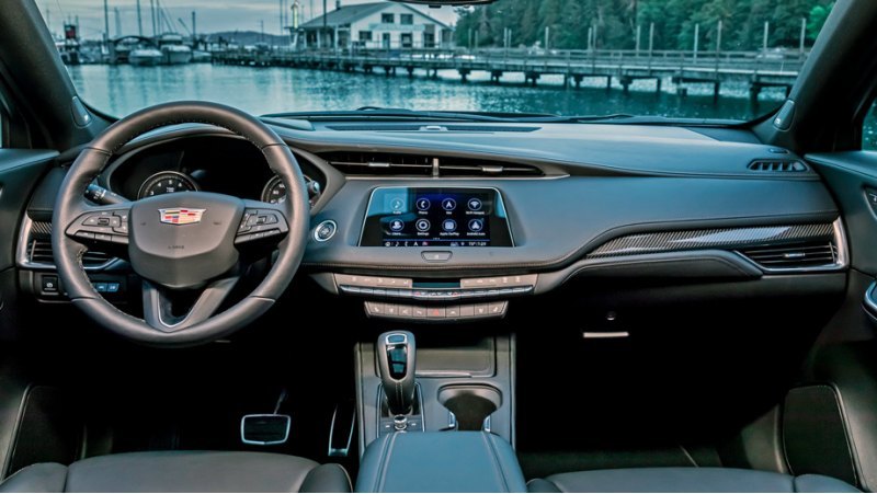 За медиацентр Cadillac CUE с восьмидюймовым…