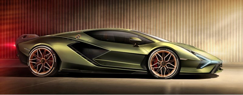 Сходство с Countach можно уловить в профиль.…