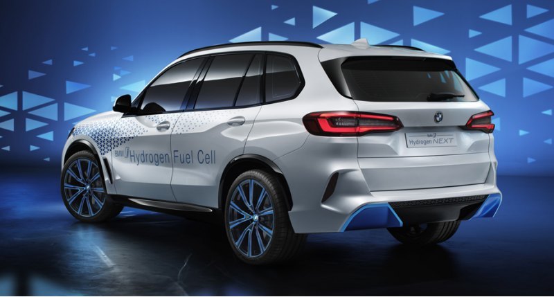 Синие вставки в диффузоре цвета BMW i Blue…