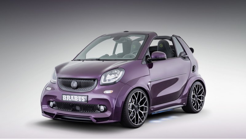 От стандартных Смартов Brabus Ultimate E внешне…