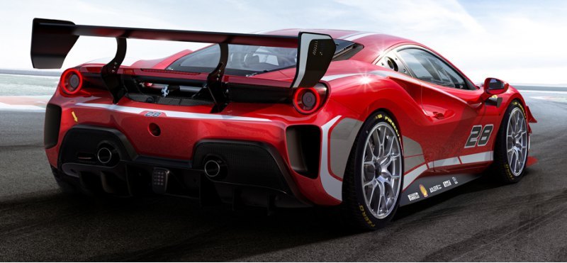 Сзади купе 488 Challenge Evo скроено с оглядкой…